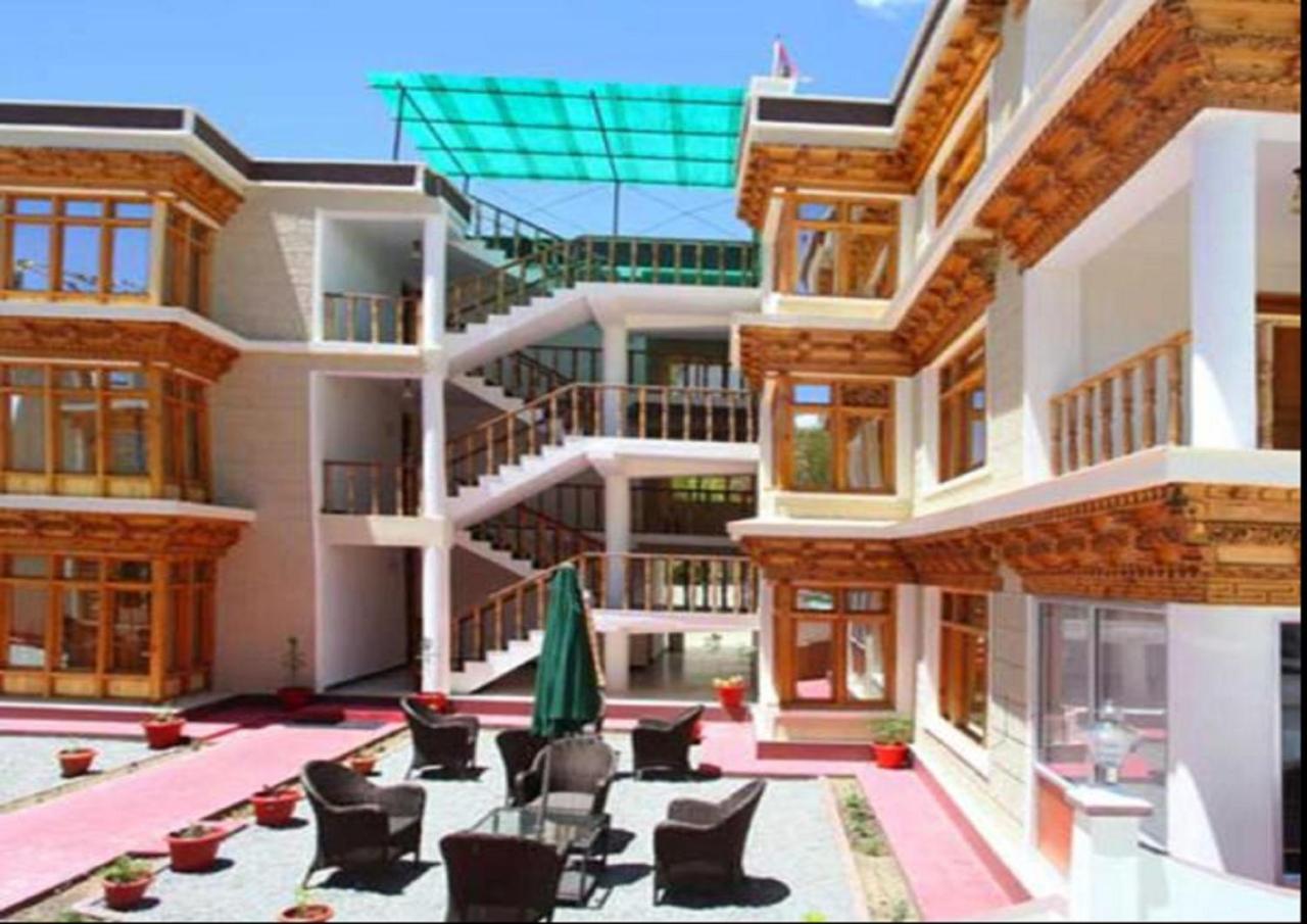 Hotel Om Ladakh 레 외부 사진